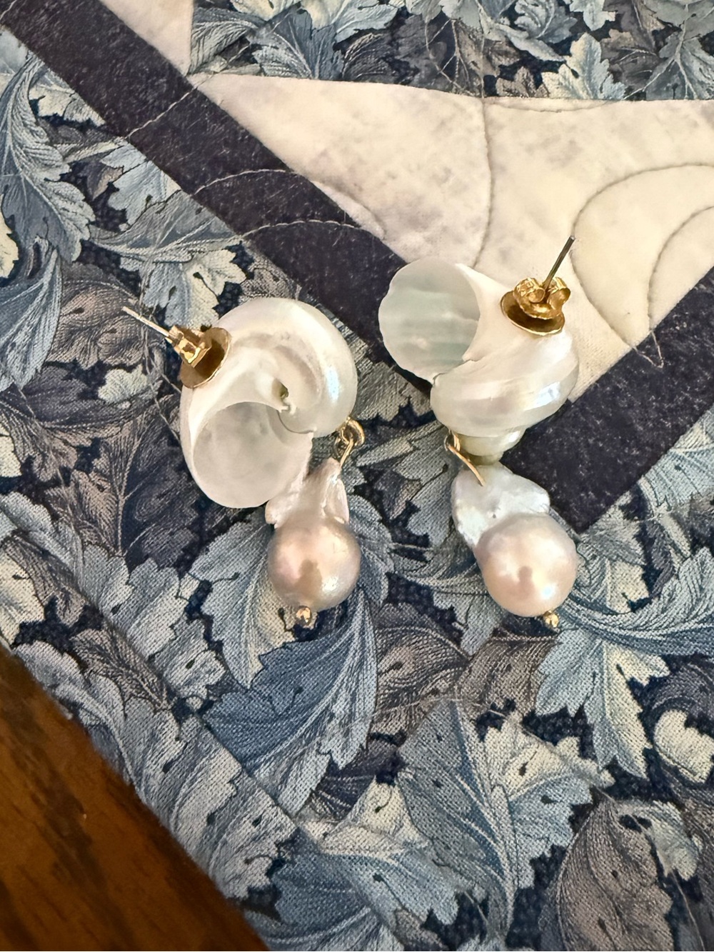 Shell Earrings - Picture 2 of 4
